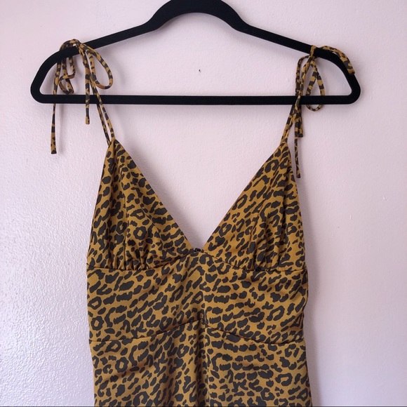Akaiv Leopard Print Midi Dress - Picture 4 of 4